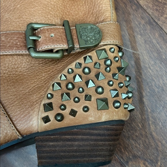 Vince Camuto Marcin Tan Pebbled Distressed Leather Studded Ankle Boots, Size 9.5 - Picture 11 of 16